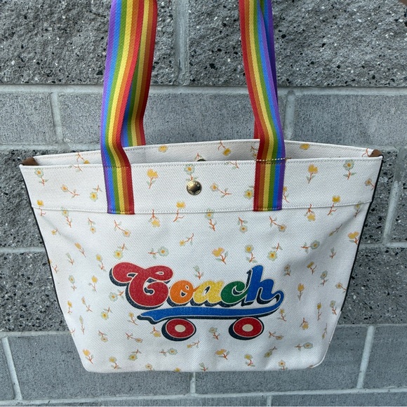 Tote With Rainbow Roller Skate Graphic c4099 - Picture 1 of 11
